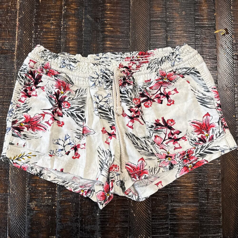 C&C California Floral Drawstring Shorts in White and Pink